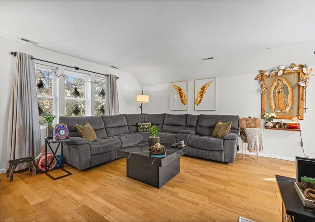 Photo 4 of Multi family home for sale at 5122 N Lotus Ave, Chicago, IL 60630 | MLS# 12787200 | Listing updated on 2026-10-21