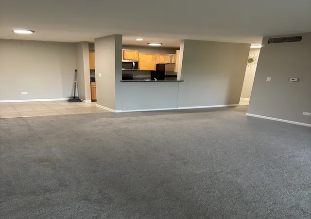 Photo 4 of Condo for sale at 1919 Prairie Sq #32, Schaumburg, IL 60173 | MLS# 12787201 | Listing updated on 2026-10-20