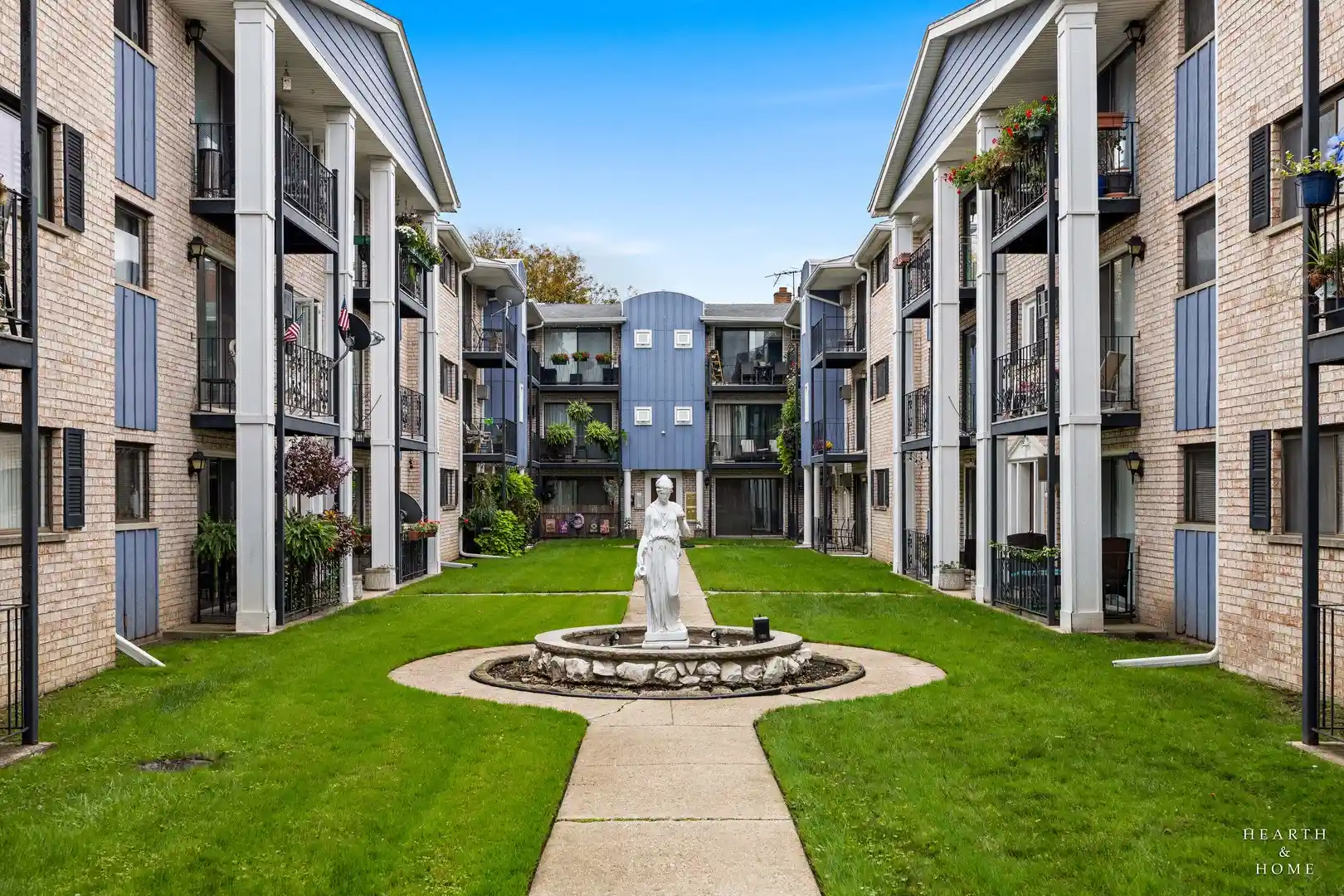Listing Photo 1 - Condo for sale in 8519 W Catherine Ave located at 8519 W Catherine Ave, Chicago, IL 60656 - Unit #380