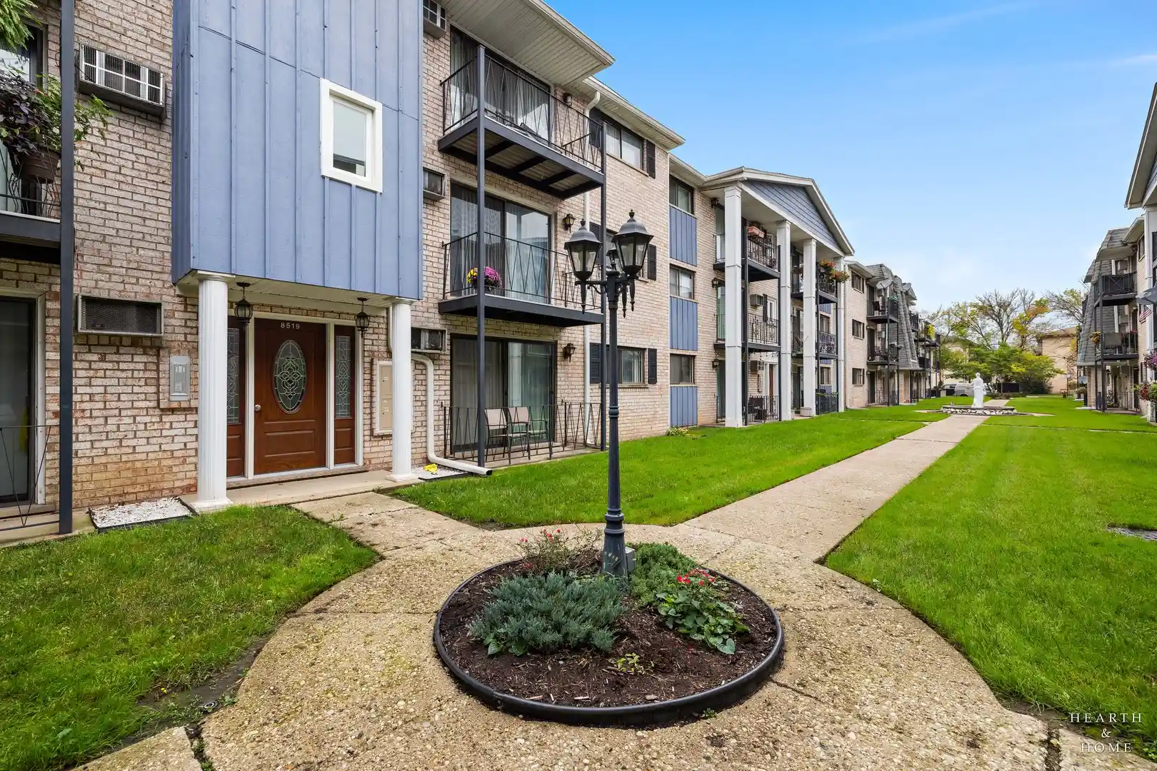 Listing Photo 2 - Condo for sale in 8519 W Catherine Ave located at 8519 W Catherine Ave, Chicago, IL 60656 - Unit #380
