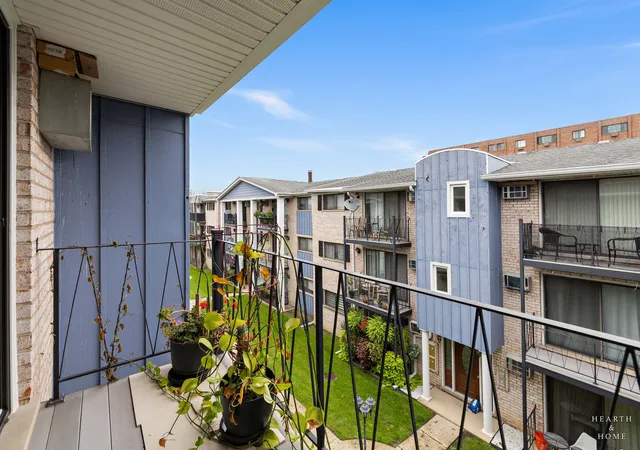 Listing Photo 4 - Condo for sale in building located at 8519 W Catherine Ave, Chicago, IL 60656 - Unit #380