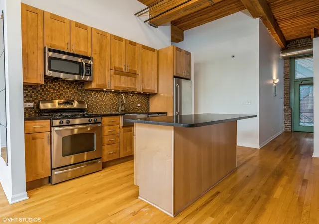 Photo 4 of Condo for sale at 1701 N Damen Ave #204, Chicago, IL 60647 | MLS# 12787216 | Listing updated on 2026-10-27