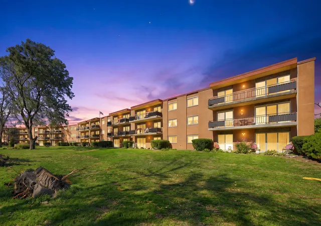 Photo 1 of Condo for sale at 940 Holbrook Rd #32A, Homewood, IL 60430 | MLS# 12787219 | Listing updated on 2026-10-28