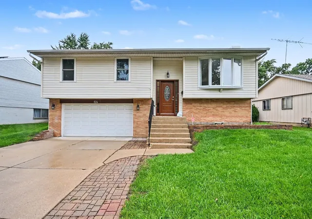 Single family home for sale at 614 Oriole Dr, Streamwood, IL 60107 | MLS# 12787225