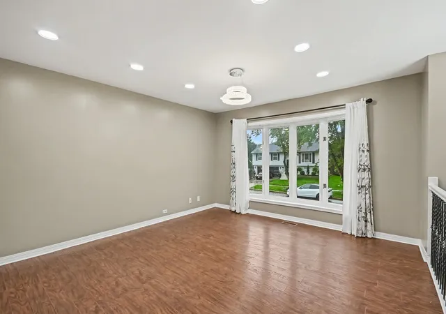 Photo 2 of Single family home for sale at 614 Oriole Dr, Streamwood, IL 60107 | MLS# 12787225 | Listing updated on 2026-10-22