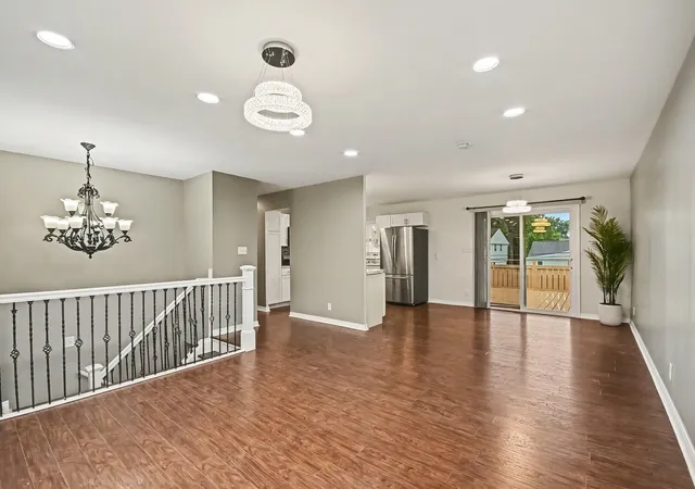 Photo 4 of Single family home for sale at 614 Oriole Dr, Streamwood, IL 60107 | MLS# 12787225 | Listing updated on 2026-10-22