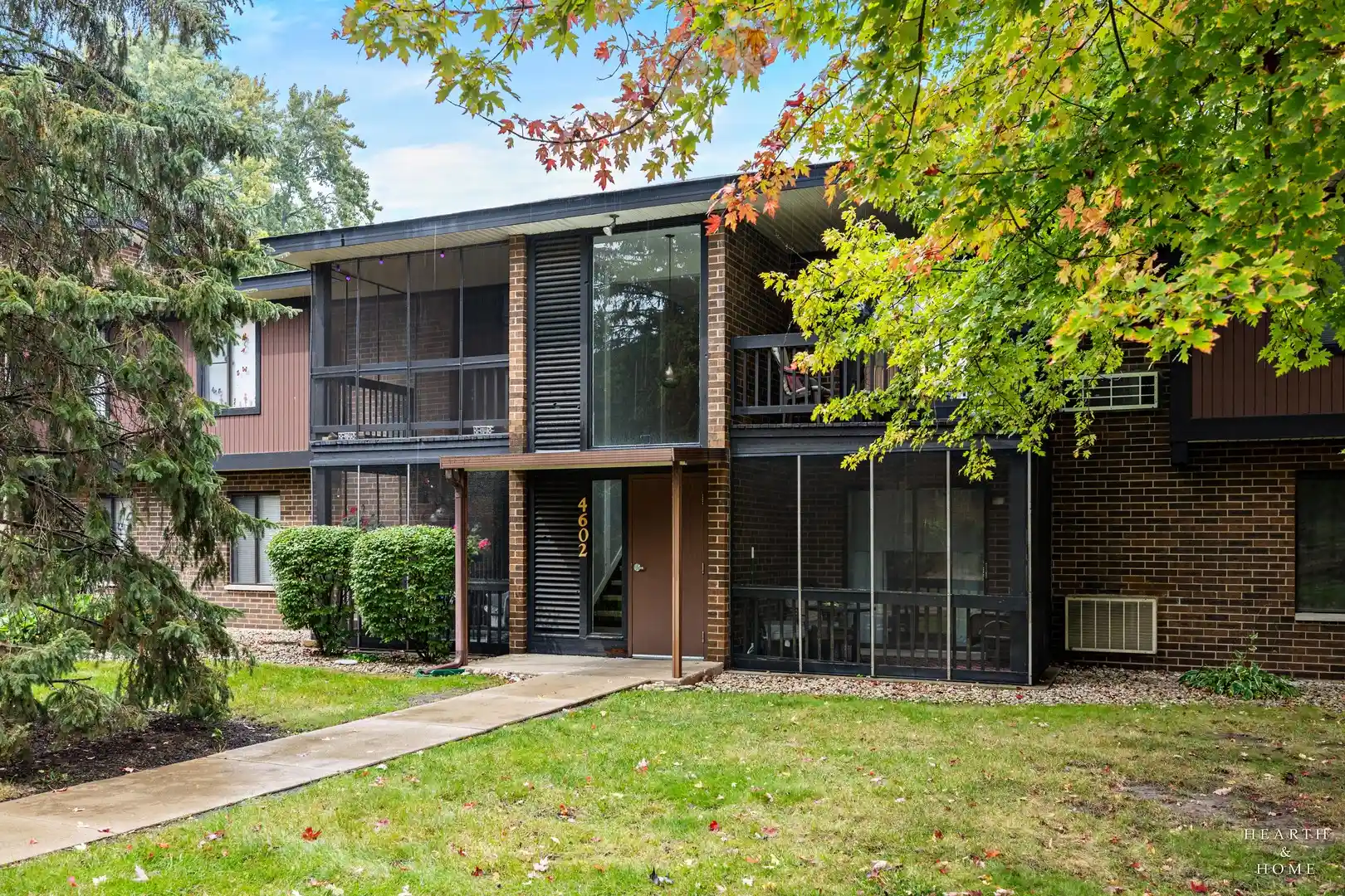 Listing Photo 1 - Condo for sale in 4602 W Northfox Ln located at 4602 W Northfox Ln, McHenry, IL 60050 - Unit 4602 W Northfox Ln