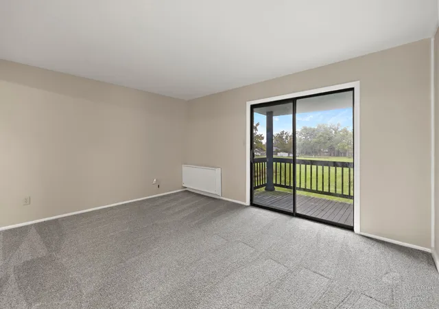Listing Photo 2 - Condo for sale in building located at 4602 W Northfox Ln, McHenry, IL 60050 - Unit #6