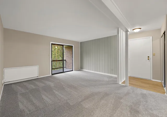 Listing Photo 5 - Condo for sale in building located at 4602 W Northfox Ln, McHenry, IL 60050 - Unit #6