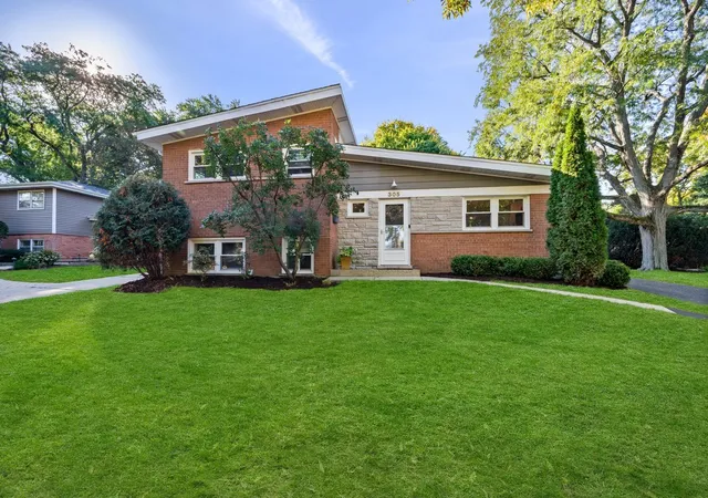 Single family home for sale at 305 Wilshire Dr W, Wilmette, IL 60091 | MLS# 12787235