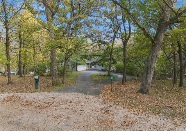 Photo 1 of Single family home for sale at 27 Carribean Dr, Putnam, IL 61560 | MLS# 12787241 | Listing updated on 2026-10-20