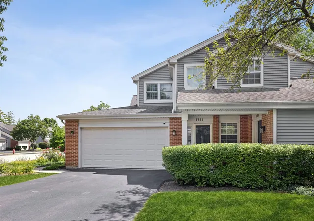 Condo for sale at 1721 W Orchard Pl, Arlington Heights, IL 60005 | MLS# 12787244