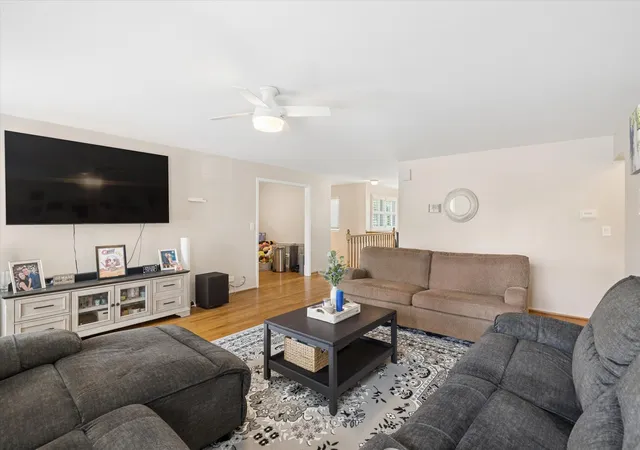 Photo 4 of Condo for sale at 1721 W Orchard Pl, Arlington Heights, IL 60005 | MLS# 12787244 | Listing updated on 2026-10-20