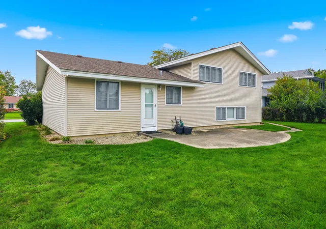 Photo 1 of Single family home for sale at 218 Desmond Dr, Schaumburg, IL 60193 | MLS# 12787249 | Listing updated on 2026-10-21