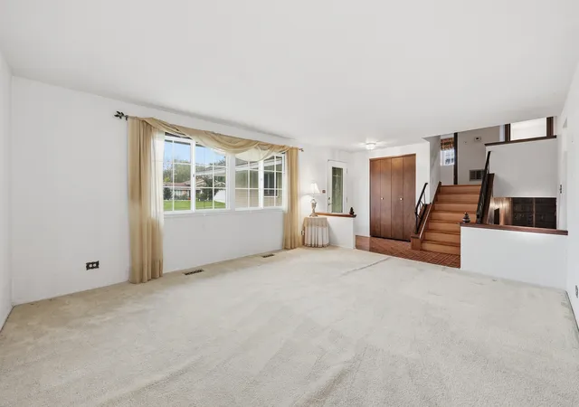 Photo 4 of Single family home for sale at 218 Desmond Dr, Schaumburg, IL 60193 | MLS# 12787249 | Listing updated on 2026-10-21