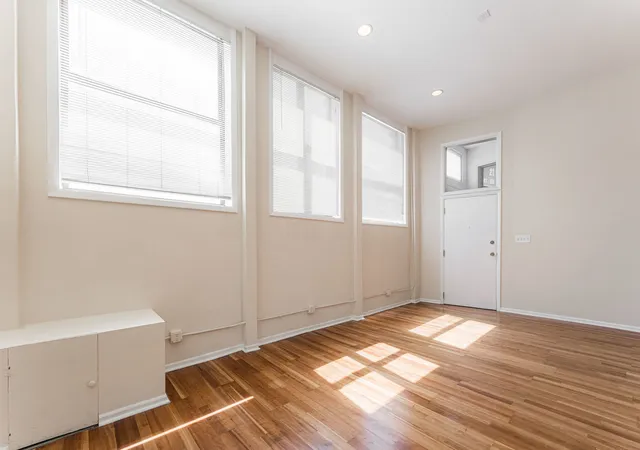 Photo 4 of Condo for sale at 2120 W Grand Ave #D, Chicago, IL 60612 | MLS# 12787250 | Listing updated on 2026-10-22