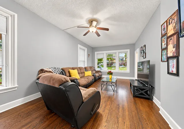 Photo 1 of Single family home for sale at 2334 Walnut St, Blue Island, IL 60406 | MLS# 12787253 | Listing updated on 2026-10-21