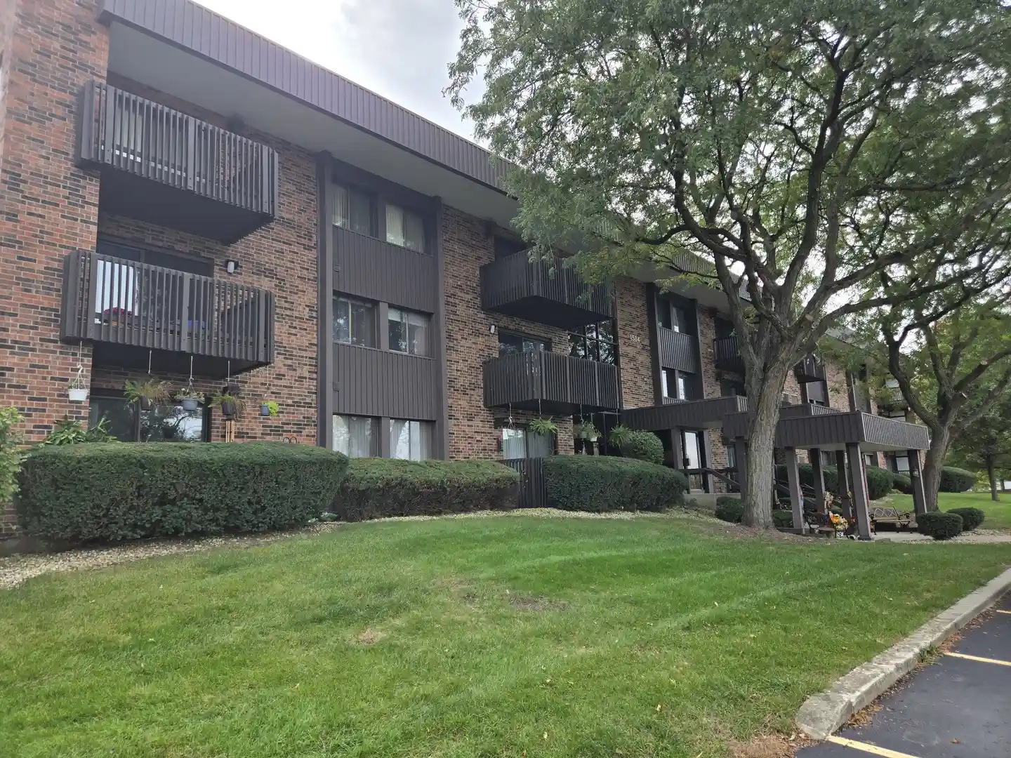 Listing Photo 1 - Condo for sale in 1504 Woodbridge Rd located at 1504 Woodbridge Rd, Joliet, IL 60436 - Unit #3C