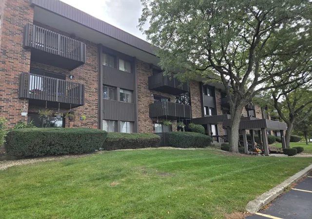 Listing Photo 1 - Condo for sale in building located at 1504 Woodbridge Rd, Joliet, IL 60436 - Unit #3C
