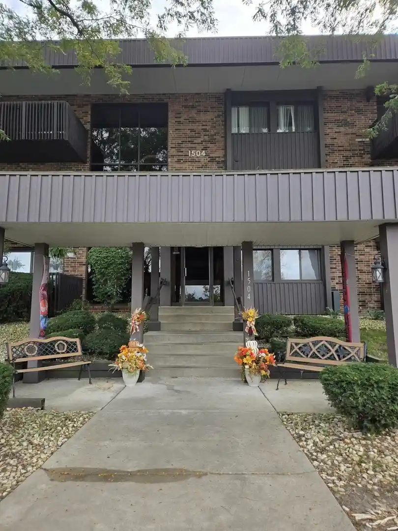 Listing Photo 2 - Condo for sale in 1504 Woodbridge Rd located at 1504 Woodbridge Rd, Joliet, IL 60436 - Unit #3C