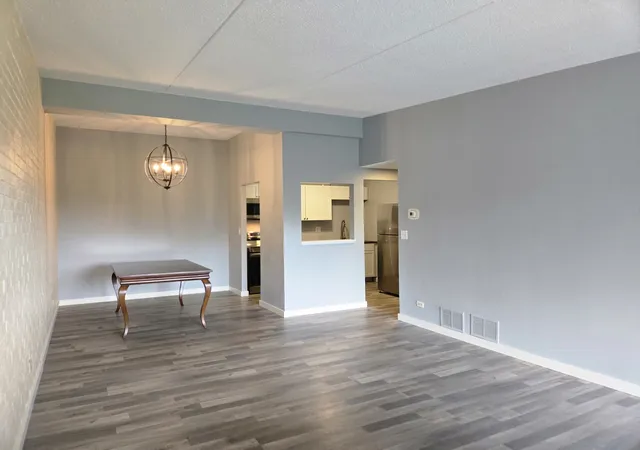 Listing Photo 4 - Condo for sale in building located at 1504 Woodbridge Rd, Joliet, IL 60436 - Unit #3C
