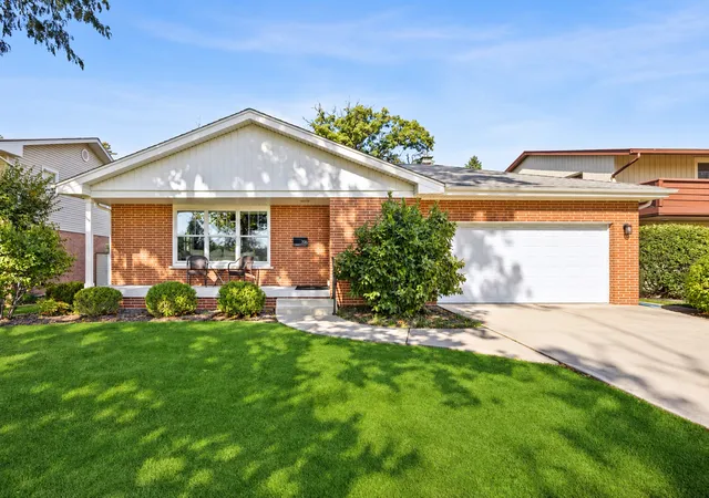 Photo 1 of Single family home for sale at 706 Courtland Cir, Western Springs, IL 60558 | MLS# 12787256 | Listing updated on 2026-10-22