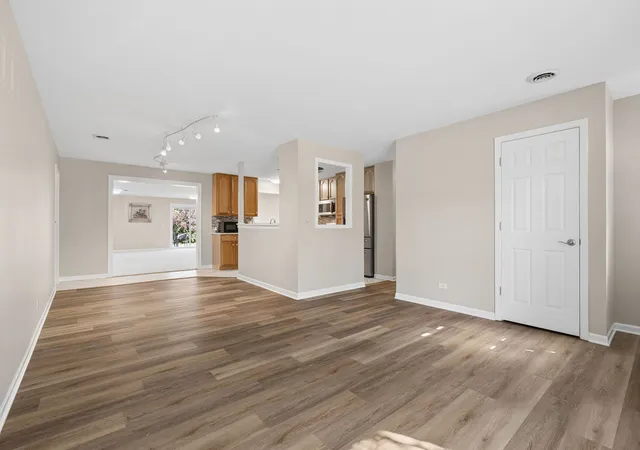 Photo 4 of Single family home for sale at 10238 Hilltop Dr, Orland Park, IL 60462 | MLS# 12787257 | Listing updated on 2026-10-22
