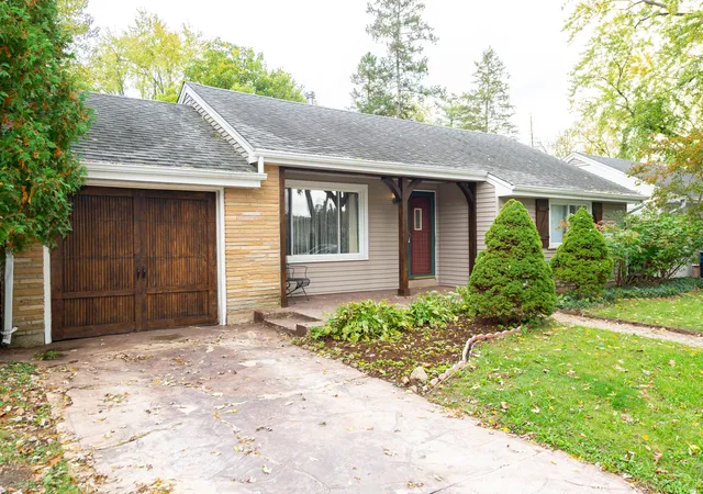 Photo 1 of Single family home for sale at 625 South 2nd St, West Dundee, IL 60118 | MLS# 12787271 | Listing updated on 2026-10-22