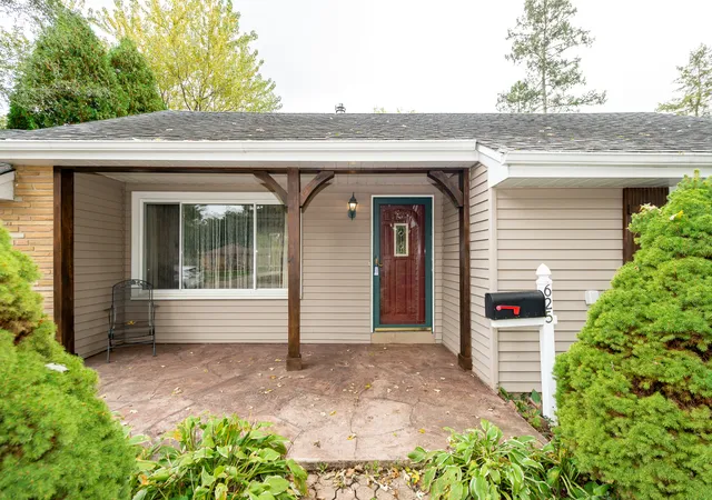 Photo 2 of Single family home for sale at 625 South 2nd St, West Dundee, IL 60118 | MLS# 12787271 | Listing updated on 2026-10-22