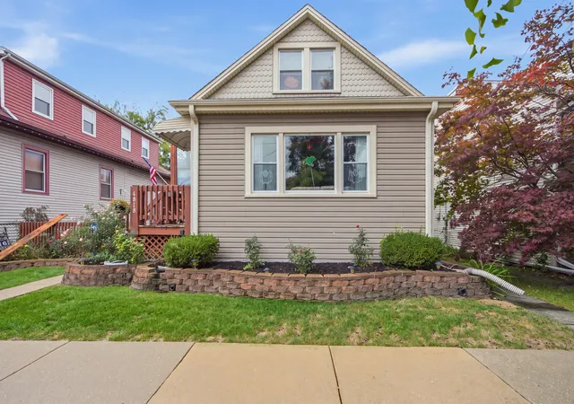 Photo 2 of Single family home for sale at 4818 N Menard Ave, Chicago, IL 60630 | MLS# 12787279 | Listing updated on 2026-10-22