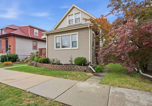 Photo 3 of Single family home for sale at 4818 N Menard Ave, Chicago, IL 60630 | MLS# 12787279 | Listing updated on 2026-10-22