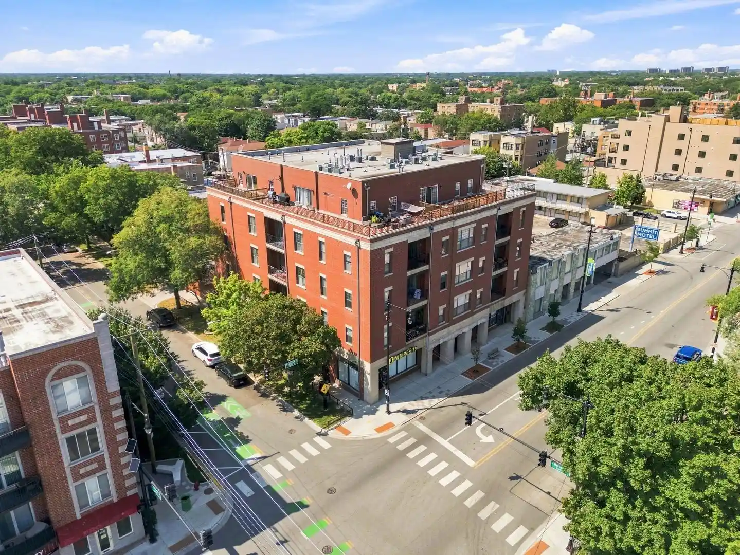 Listing Photo 1 - Condo for sale in 5300 N Lincoln Ave located at 5300 N Lincoln Ave, Chicago, IL 60625 - Unit #5C