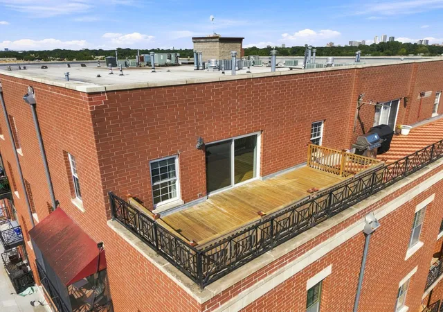 Listing Photo 5 - Condo for sale in building located at 5300 N Lincoln Ave, Chicago, IL 60625 - Unit #5C