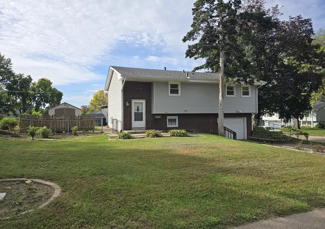 Photo 1 of Single family home for sale at 769 W 46th Street, Davenport, IA 52806 | MLS# 12787291 | Listing updated on 2026-10-22