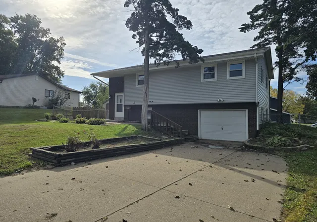 Photo 2 of Single family home for sale at 769 W 46th Street, Davenport, IA 52806 | MLS# 12787291 | Listing updated on 2026-10-22