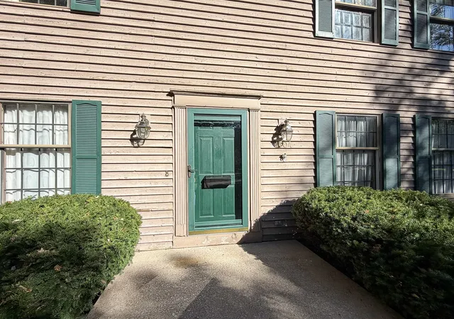 Photo 4 of Sale Pending at 1504 Sandpiper Ln, Champaign, IL 61821 | MLS# 12787296 | Listing updated on 2026-10-28
