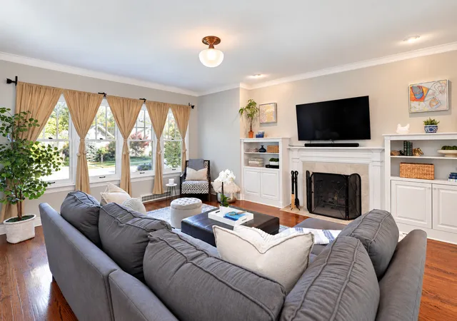 Photo 3 of Single family home for sale at 1625 Lake Ave, Wilmette, IL 60091 | MLS# 12787310 | Listing updated on 2026-10-28