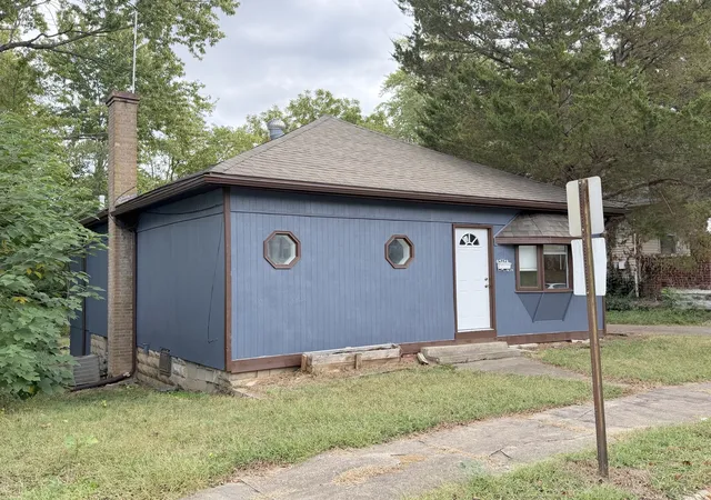 Single family home for sale at 618 N 9th Street, Murphysboro, IL 62966 | MLS# 12787342