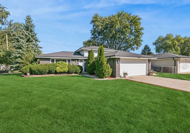 Single family home for sale at 928 E 171st Street, South Holland, IL 60473 | MLS# 12787345