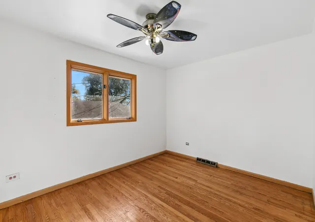 Photo 3 of Single family home for sale at 928 E 171st Street, South Holland, IL 60473 | MLS# 12787345 | Listing updated on 2026-10-30