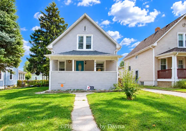 Single family home for sale at 852 S 4th Avenue, Kankakee, IL 60901 | MLS# 12787372
