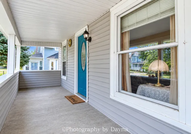 Photo 2 of Single family home for sale at 852 S 4th Avenue, Kankakee, IL 60901 | MLS# 12787372 | Listing updated on 2026-10-25