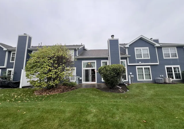 Listing Photo 3 - Condo for sale in building located at 1101 Camden Ct, Glendale Heights, IL 60139 - Unit #1101