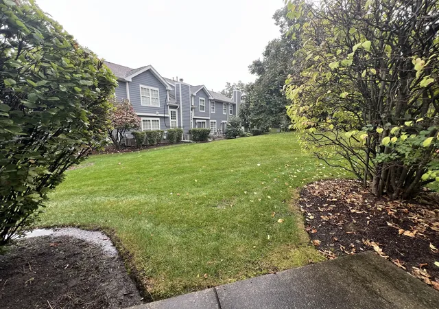 Listing Photo 4 - Condo for sale in building located at 1101 Camden Ct, Glendale Heights, IL 60139 - Unit #1101