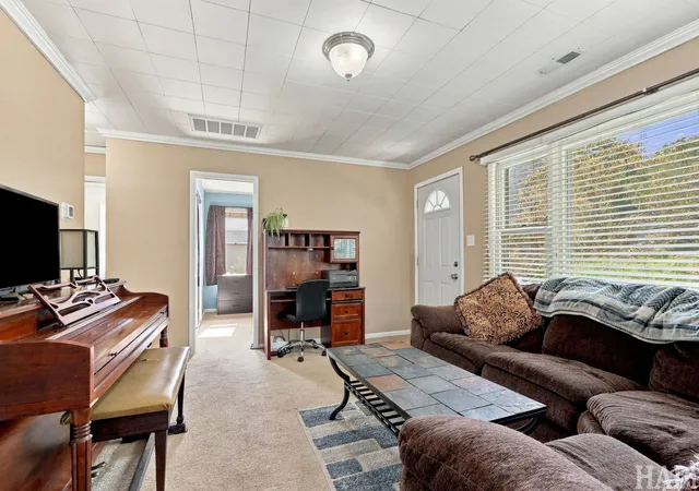 Photo 3 of Single family home for sale at 215 Valley Dr, Oakwood Hills, IL 60013 | MLS# 12787399 | Listing updated on 2026-10-23