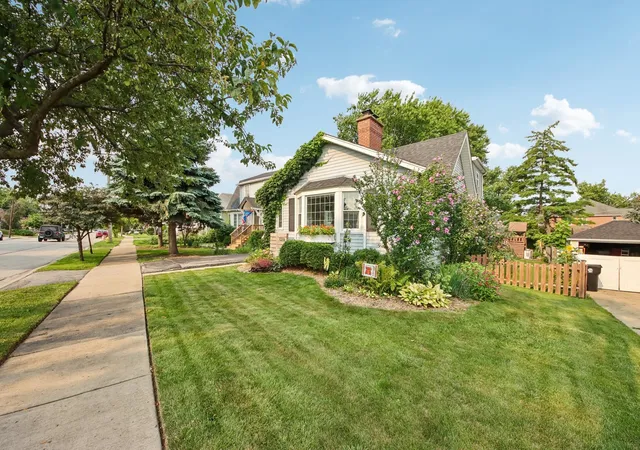 Photo 3 of Single family home for sale at 1216 Canfield Rd, Park Ridge, IL 60068 | MLS# 12787421 | Listing updated on 2026-10-22