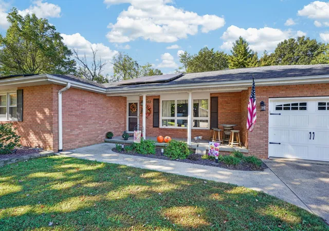 Photo 3 of Single family home for sale at 303 Cherry Hl Dr, Mount Carmel, IL 62863 | MLS# 12787443 | Listing updated on 2026-10-22