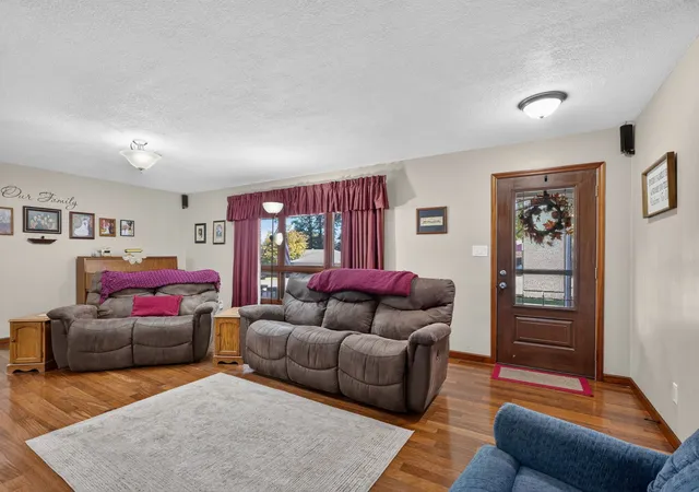 Photo 3 of Single family home for sale at 303 Cherry Hl Dr, Mount Carmel, IL 62863 | MLS# 12787443 | Listing updated on 2026-10-22