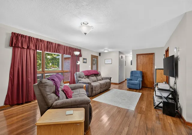 Photo 4 of Single family home for sale at 303 Cherry Hl Dr, Mount Carmel, IL 62863 | MLS# 12787443 | Listing updated on 2026-10-22