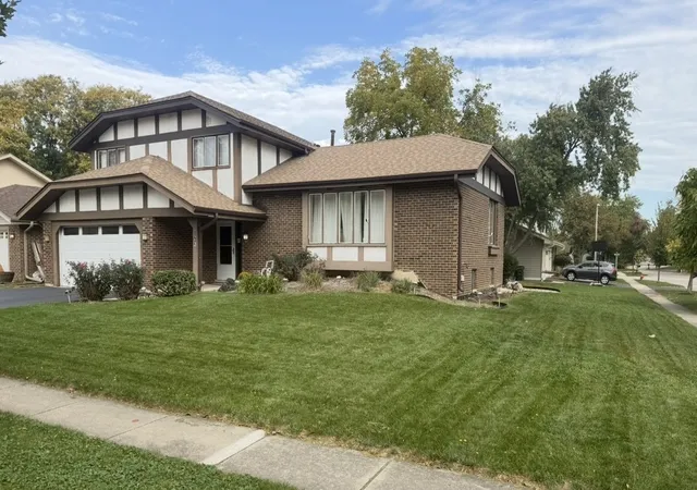 Photo 1 of Single family home for sale at 700 W 58th Street, Westmont, IL 60559 | MLS# 12787448 | Listing updated on 2026-10-23